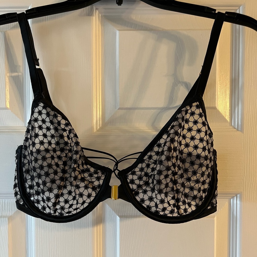 Victoria’s Secret Unlined Front Close Bra Strappy Back 32DDD/32F